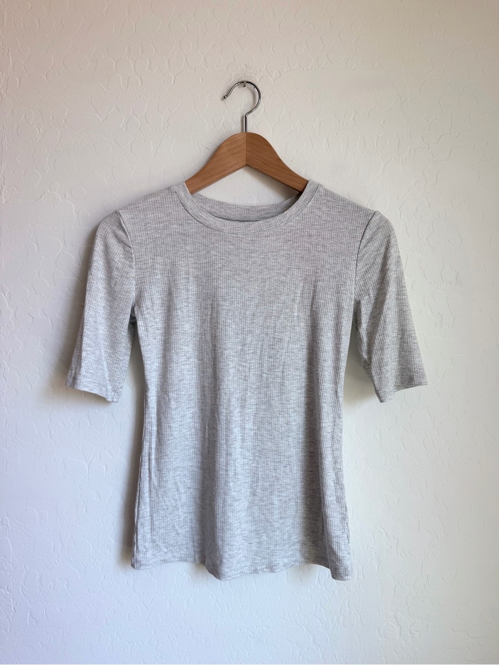 Nine West Light Gray Ribbed Short Sleeve Crew Neck Top